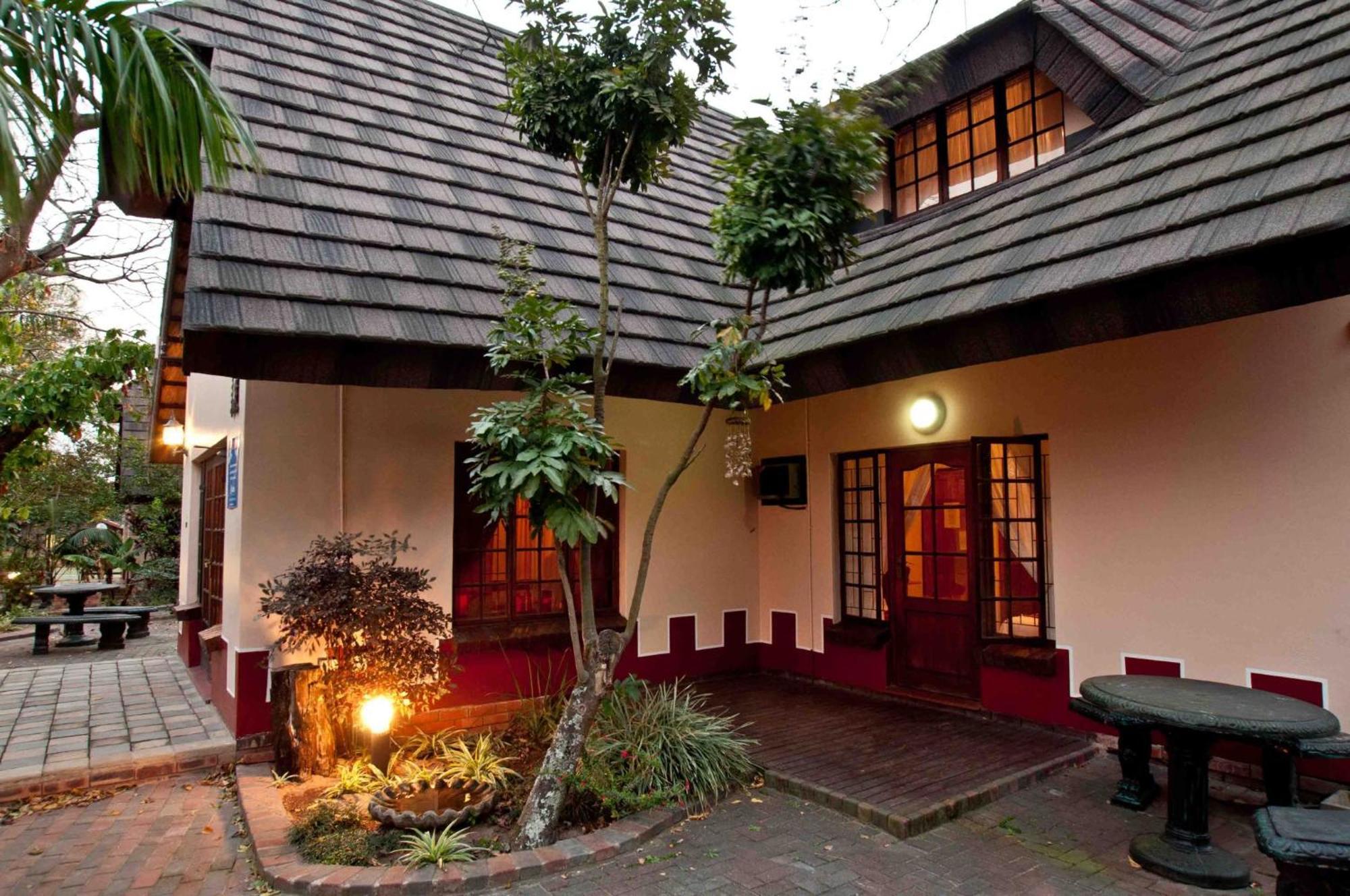 Woodpecker Inn Richards Bay Exterior photo