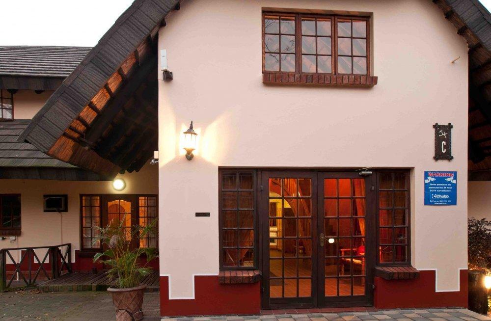Woodpecker Inn Richards Bay Exterior photo